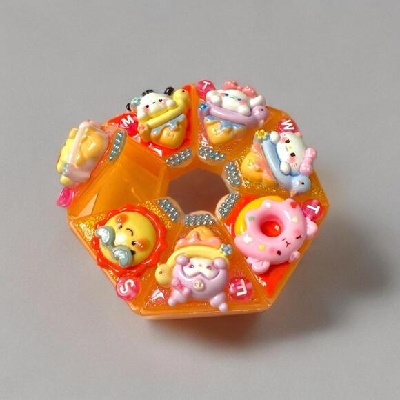 Decoden Handmade Pill Case, Kawaii Sanrio Beach Junk Box, Summer Vacation Melody - Picture 3 of 4